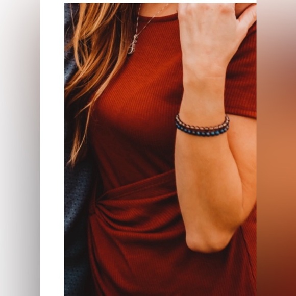 EUC Gilli Cap Sleeve Twist Detail Midi Dress Rust - Picture 8 of 10